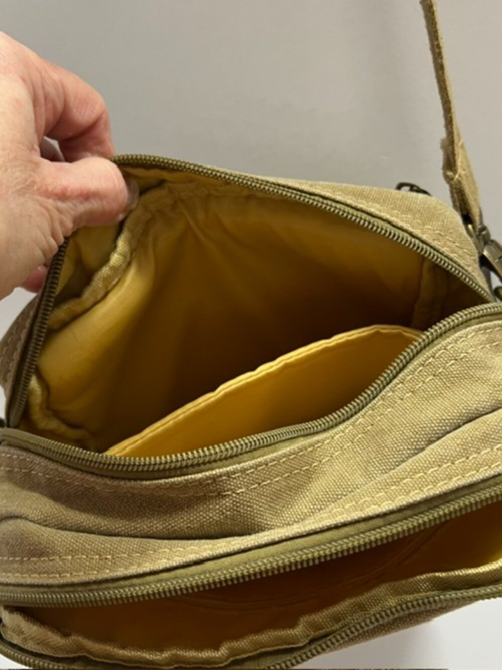 EUROSPORT Padded Canvas Crossbody Tablet/Ipad & Gear Messenger Travel Bag - Picture 11 of 13